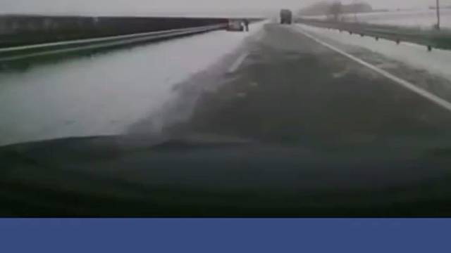 副驾驶绝对是一位老司机