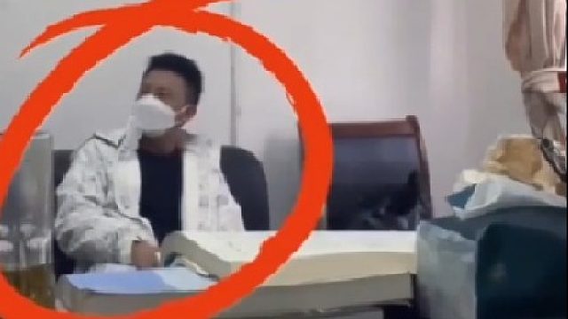 学生时代的老师，如今的领导，这是要相处多少年？女生毕业后回母校当了老师，发现高中班主任竟成了领导