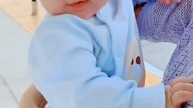 今天请假一天照顾小侄女，姐姐一家都病了，就我和小侄女没事，所以我得来照顾她，各位兄弟们要照顾好自己哦