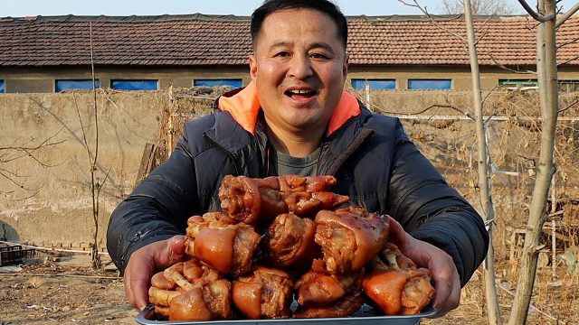 230元买了8个大猪蹄，做个特色“熏猪蹄”，满口熏香，幸福满满
