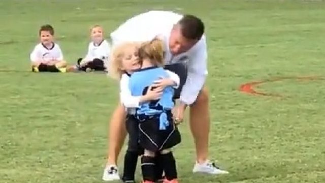 后排小男孩：不愧是我兄弟