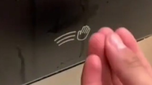 所有自动感应人的机器好像都和我作对，我怀疑我不是一个人