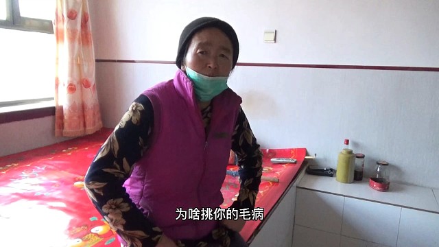 老妈让我找女孩谈和，何二却不好意思，认为这样做太丢人