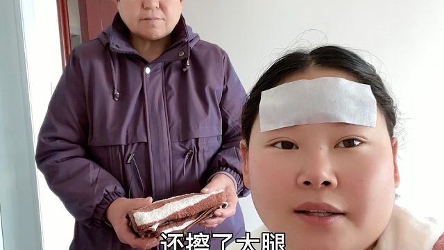妞妞发烧卧床起不来，婆婆端饭又炖银耳汤，把儿媳当闺女疼