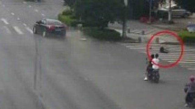 这样的空中飞人你千万别学啊！