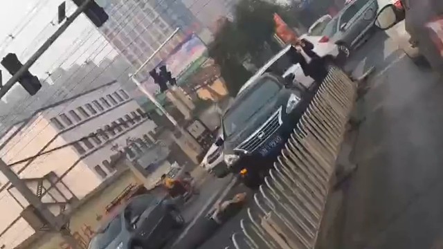 黑车车主：别跑，感谢来了个菩萨！