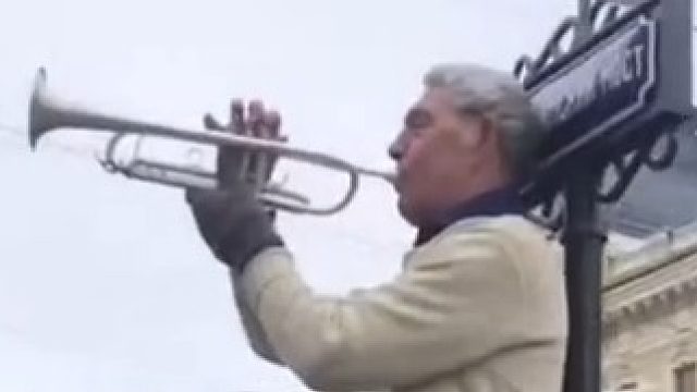 俄罗斯男子向中国游客发出邀请 “快来呀” 我们普通话练好了 “网友：这普通话比我还好”