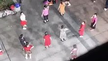 男子嫌楼下大妈跳广场舞扰民，用“神器”干扰音箱设备使其停止工作