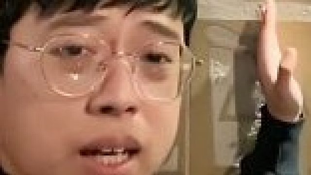 客服因为普通话不好，说要“撕”被听成要“死”