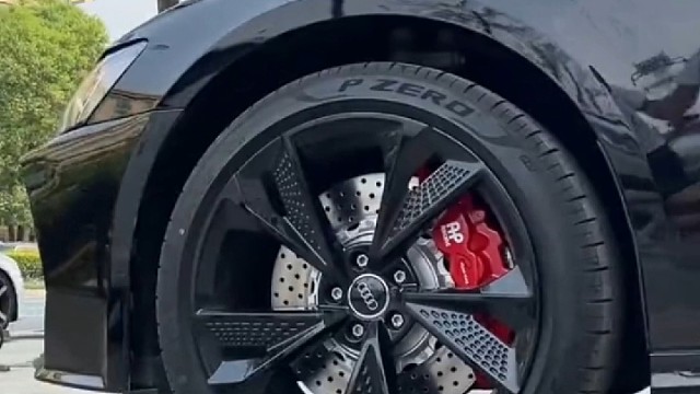 奥迪A6升级ap85前六后四加一刹车套件