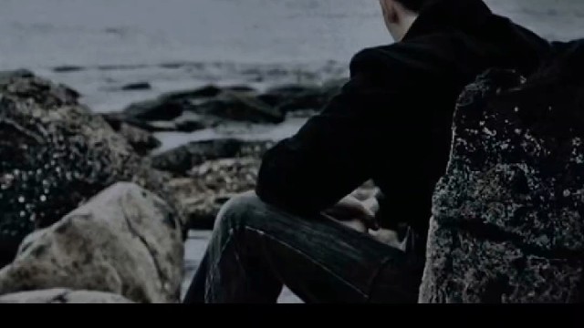 穷人说:有钱就是幸福
盲人说:能看见就是幸福
乞丐说:有饭吃就是幸福
病人说:能活着就是幸福