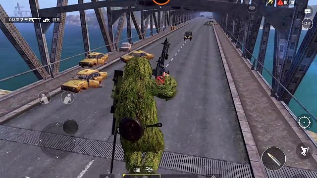 和平精英：以为安全了想过桥，主播从天而降