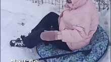 爷爷为孙女建造“雪上乐园”，工程巨大还配有升降功能。网友：南方的孩子留下了羡慕的泪水