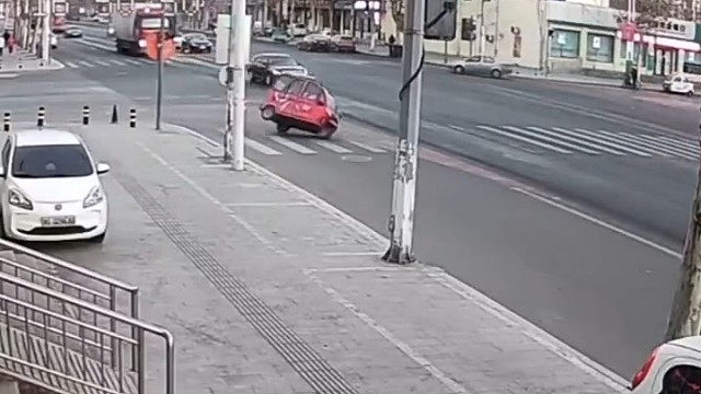 力道稍稍大了一点点，不然就是一次完美的漂移～