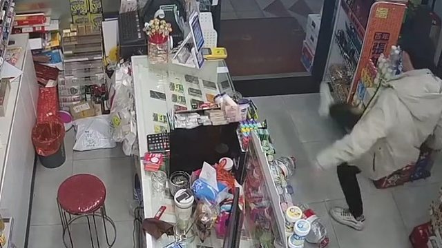 人生是场飞翔 最后它就飞出去了