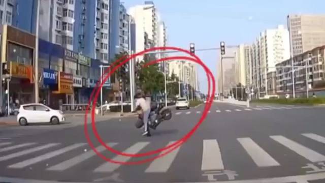 没想到这样也能摔，太奇葩了