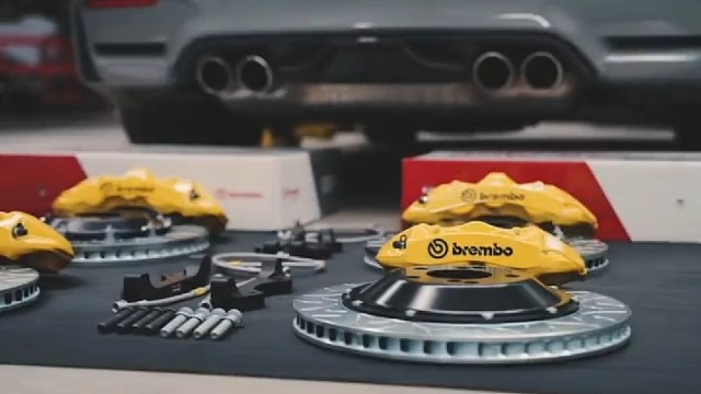 宝马M3升级前六后四刹车，BREMBO布雷博GT6