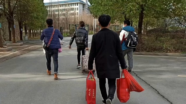 那年我们去学校的路上