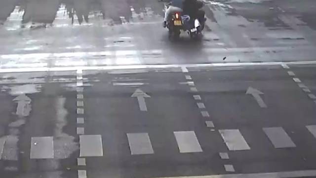 下次还闯红灯吗？