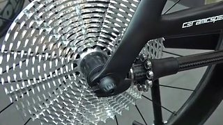最新科技自行车，旋转轴取代了对油腻链条的需求，减少了49％的摩擦力
