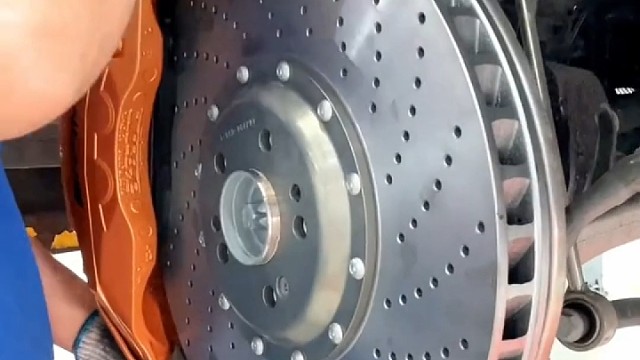 奔驰GLS改装刹车前十活塞后加大盘，案例分享