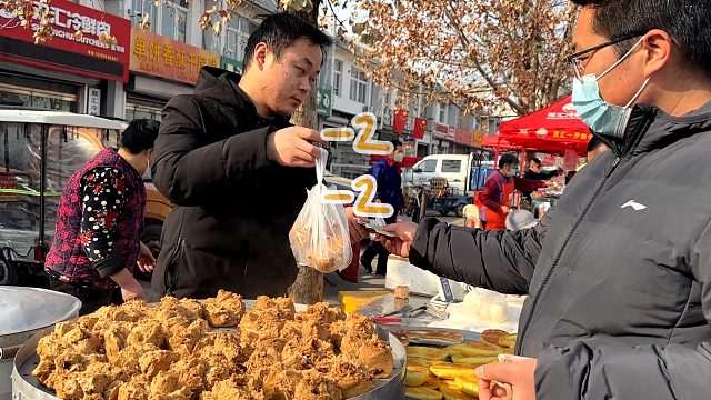 挑战100块吃遍山东大集，看看都能买到什么好吃的？