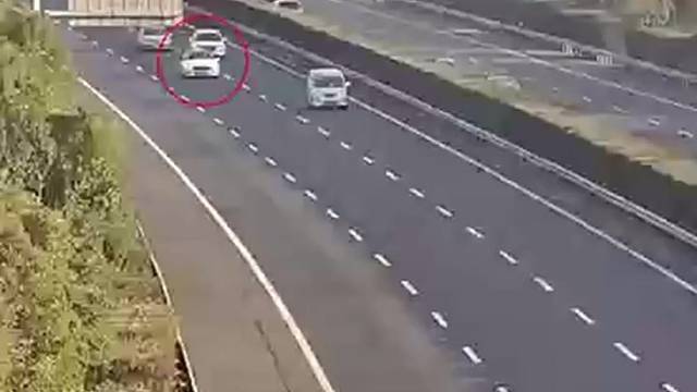 这车开的，跟玩似的