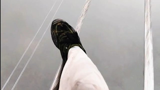 电力工人第一视角，带你体验高空走线