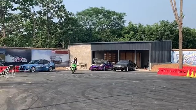 教你们个最帅最酷的停车姿势