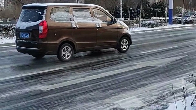 搬个板凳看热闹，能看一天