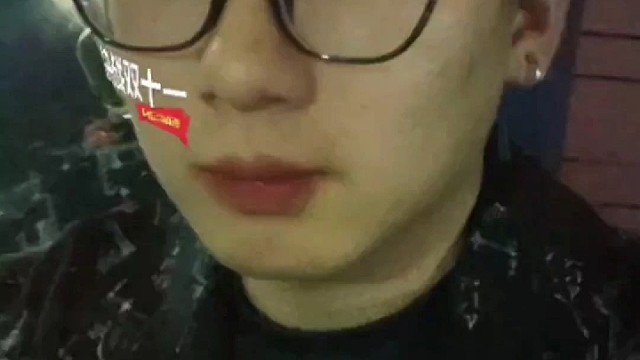 在命运之风暴中奋斗