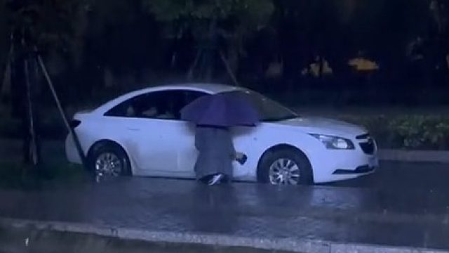 洗车全靠天气，哥们是狠人