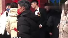 原以为是新郎 没想到是伴郎，网友：第一眼还以为是哪个明星