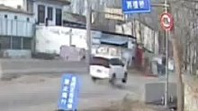 公路上的隐藏危险，车子通过都要跳三跳