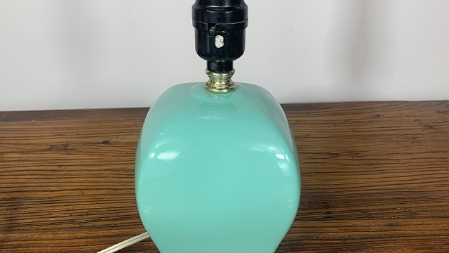 中式青瓷瓜棱台灯，正常使用，腹径12/12，高度（不含灯）25