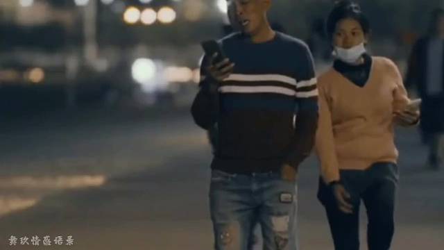 不善言辞却拼命说话