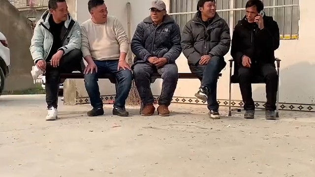 好家伙，拜个年这么拼吗？[惊呆]