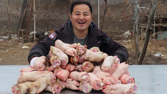 1380元买了60个大猪蹄，一半熏一半卤，满满烟熏味道，真香呀