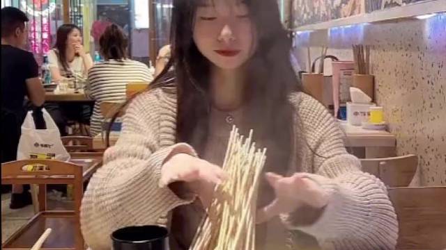 第一次和相亲对象吃饭，她这是什么意思？