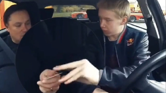 赛车冠军去考驾照