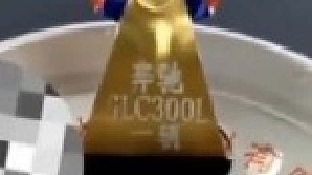 男子喝饮料竟然中了奔驰一辆，官方回应：没有这个活动