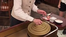 澳门丘吉尔餐厅，鸡蛋一分钟变蛋糕，引来游客惊奇赞叹
