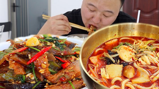 三种辣椒炒茄子，爆辣过瘾，配麻辣米线，辣的满身大汉，火冒三丈