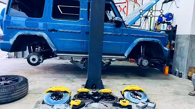 奔驰大G500改装前十后四加电子卡钳刹车套装，小符刹车改装（efront）