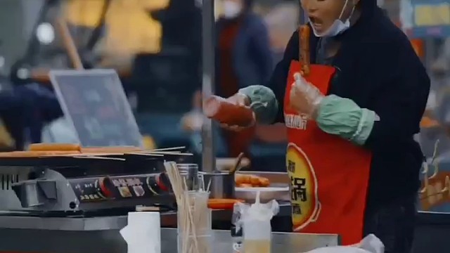 年过完了，要去挣钱了，没钱你拿什么来维护你的亲情，爱情，友情