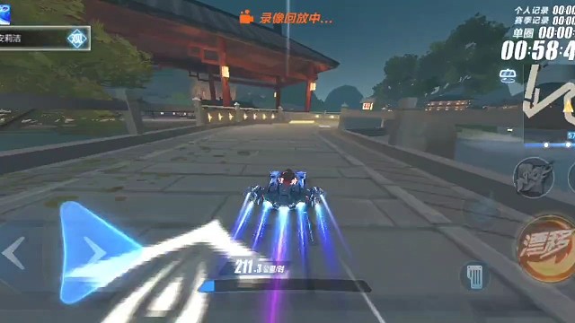 打出悬浮车的感觉，编辑了一个视频。兄弟们，游戏名。QQ飞车。