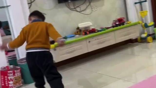 跟哥哥学的舞蹈