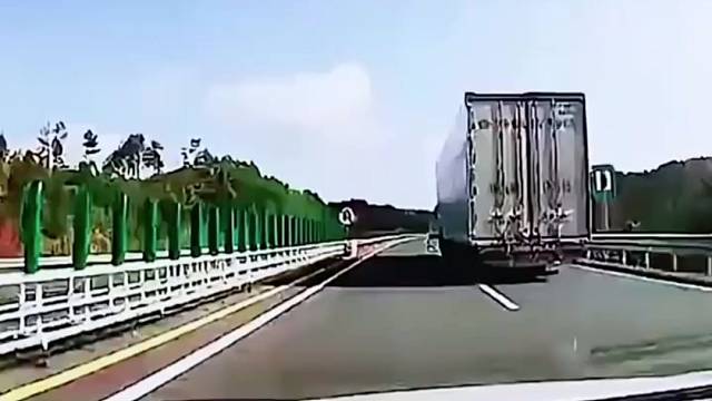 这么开车，不是害人吗？