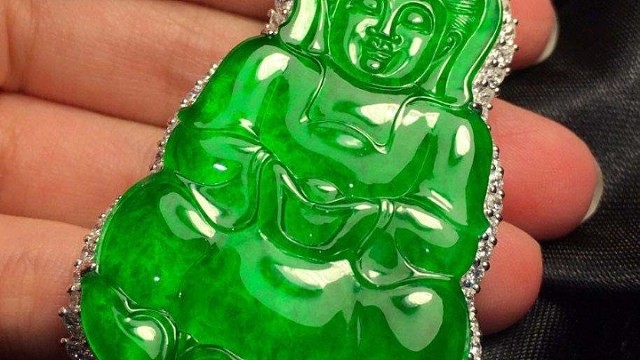 玉玉石中的法拉利