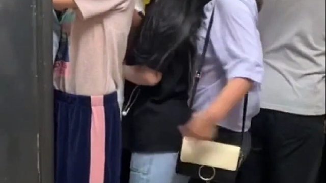 为什么地铁这么挤，却永远不会超载？